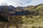 49 Vista sulla Baita del Buco e verso San Simone 